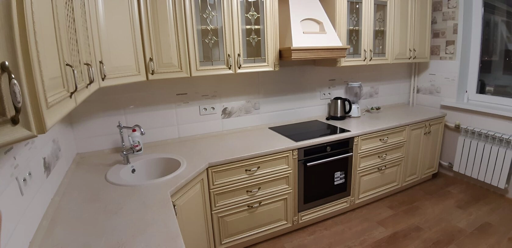 Угловая столешница из искусственного камня для кухни